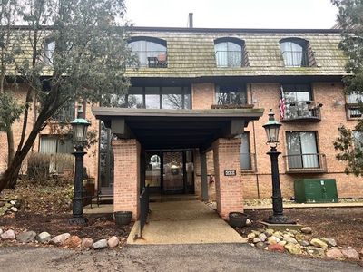 600 W Russell St APT 105, Barrington, IL, 60010