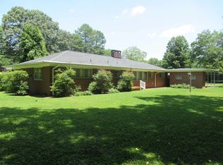 911 W 6th St, Siler City, NC 27344