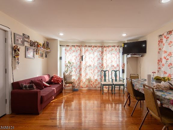 2nd image of 95 Ellis Ave