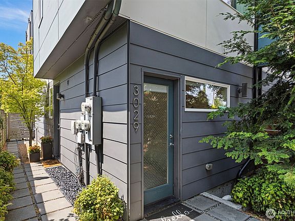 2nd image of 3029 Beacon Avenue S