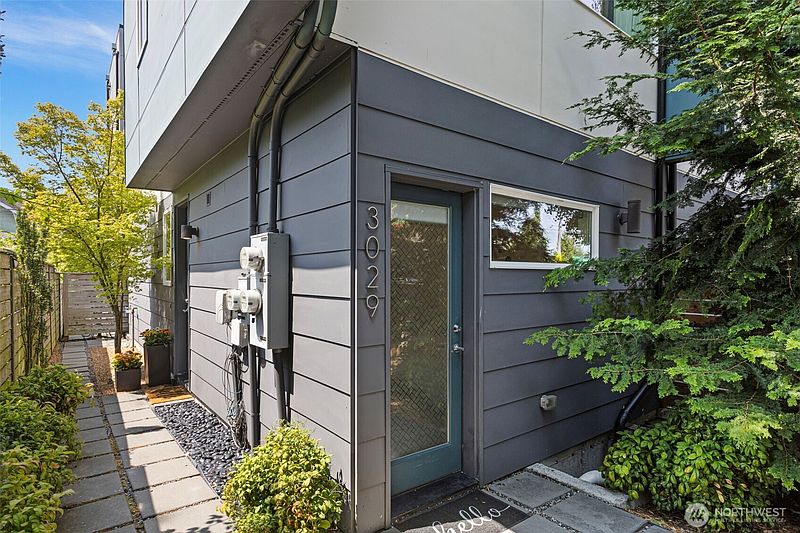 3rd image of 3029 Beacon Avenue S