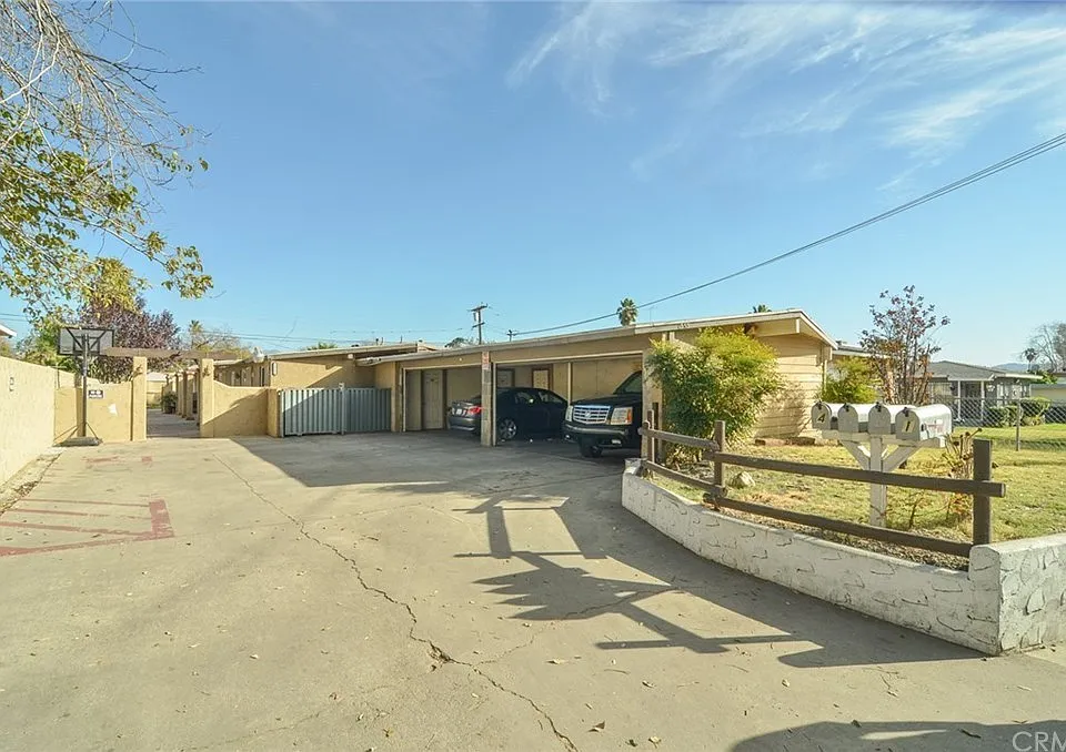 1555 N Sepulveda Ave #3