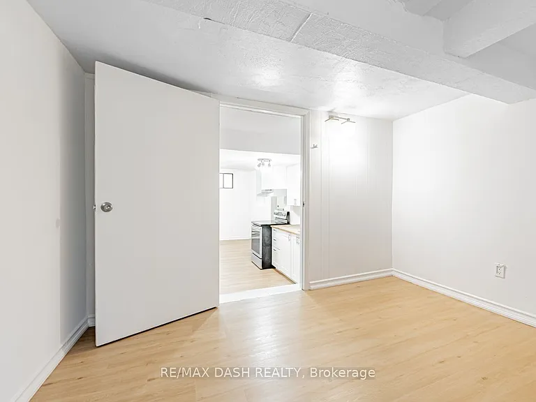 663 Huron St #B2 — Photo 12