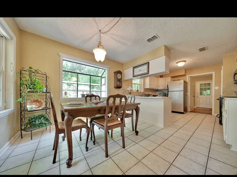 1379 Bridle Path Ln — Photo 19