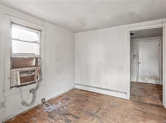 3rd image of 7711 Carelock Cres