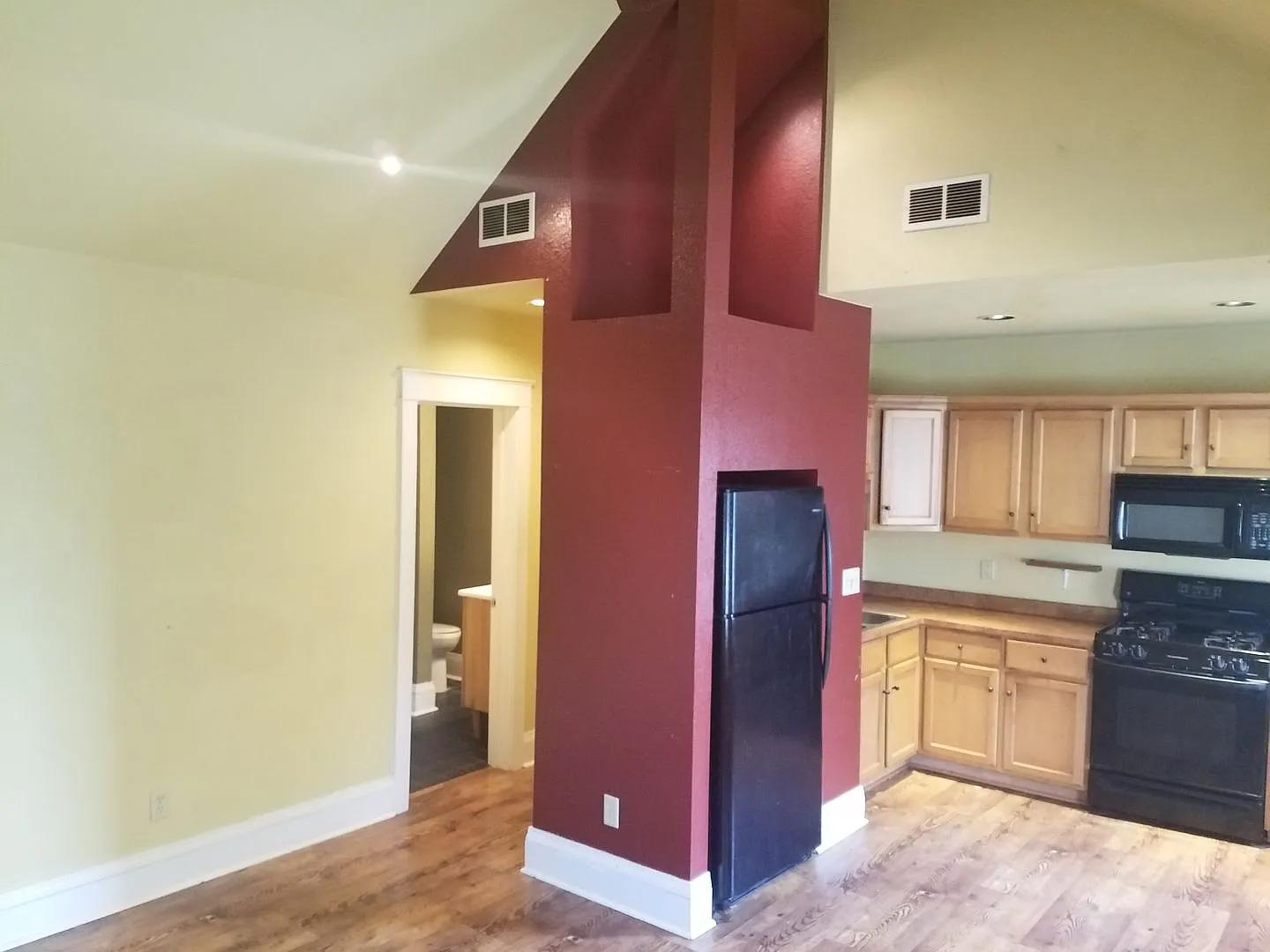 1000 E. Locust St. / 2906 N. Weil St. — Photo 2