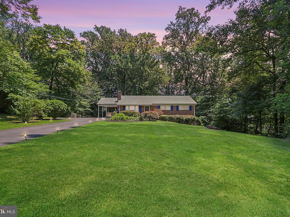 1st image of 4821 Village Dr