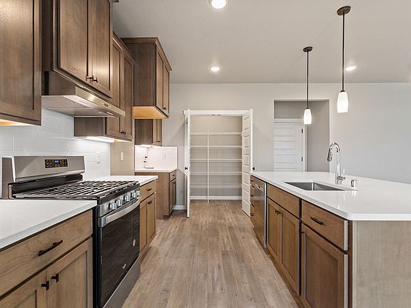 4th image of 7914 Blanchard Loop