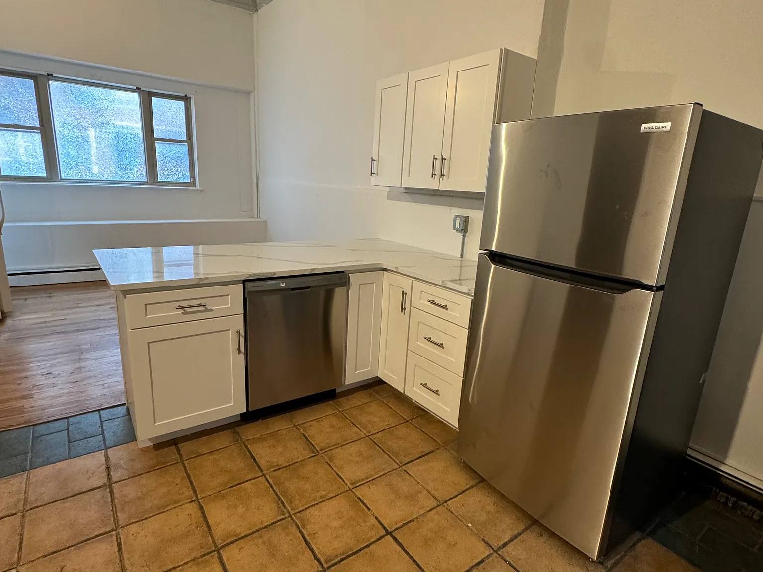 1 bed, 700 sqft, $1,650 — Photo 2
