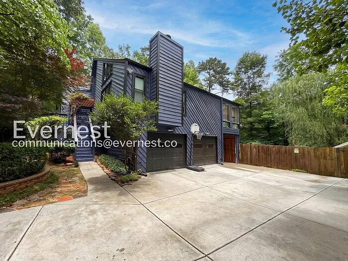 4 bed, 3.0 bath, 2600 sqft, $3,895 — Photo 3