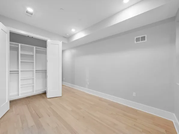 124 Glenwood Avenue image 22 of 42