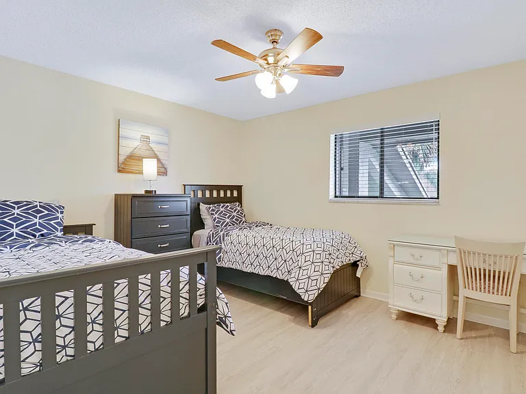 1600 NE Dixie Hwy #10-203 — Photo 22