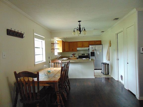 5th image of 700 Mr Henrys Dr