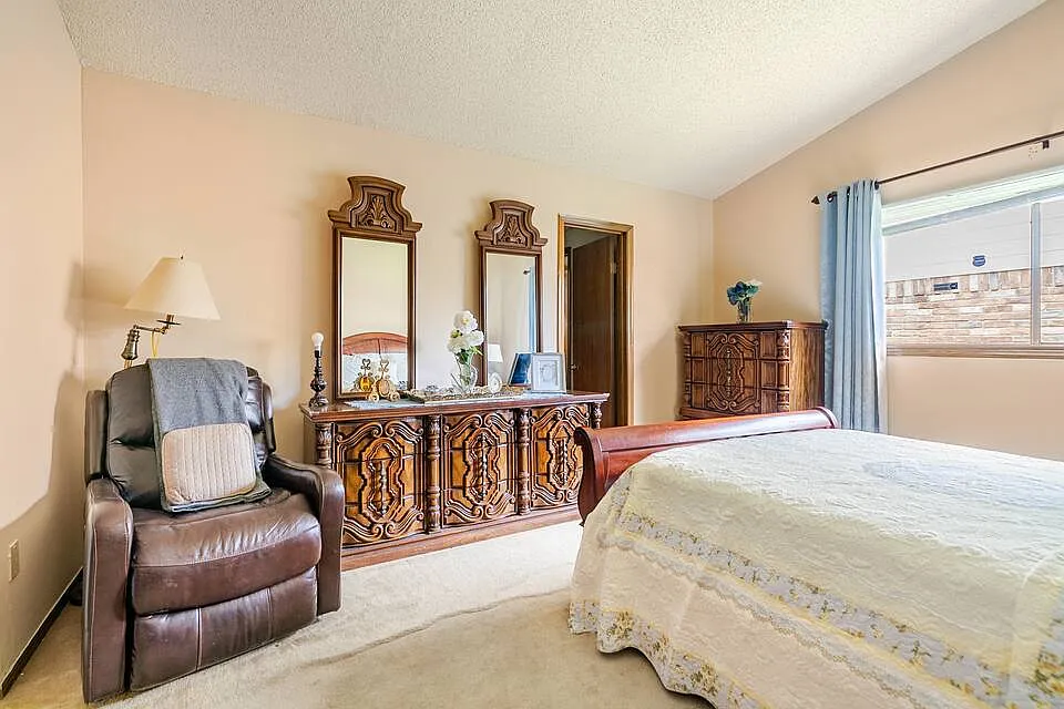 4 bed, 1747 sqft, $2,900 — Photo 3