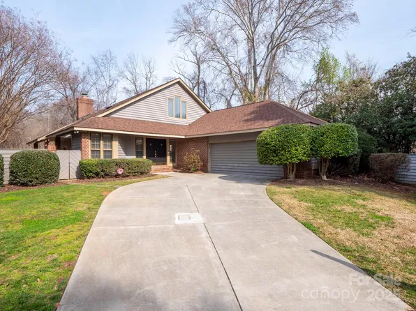 6200 Summertree Ln, Charlotte, NC 28226