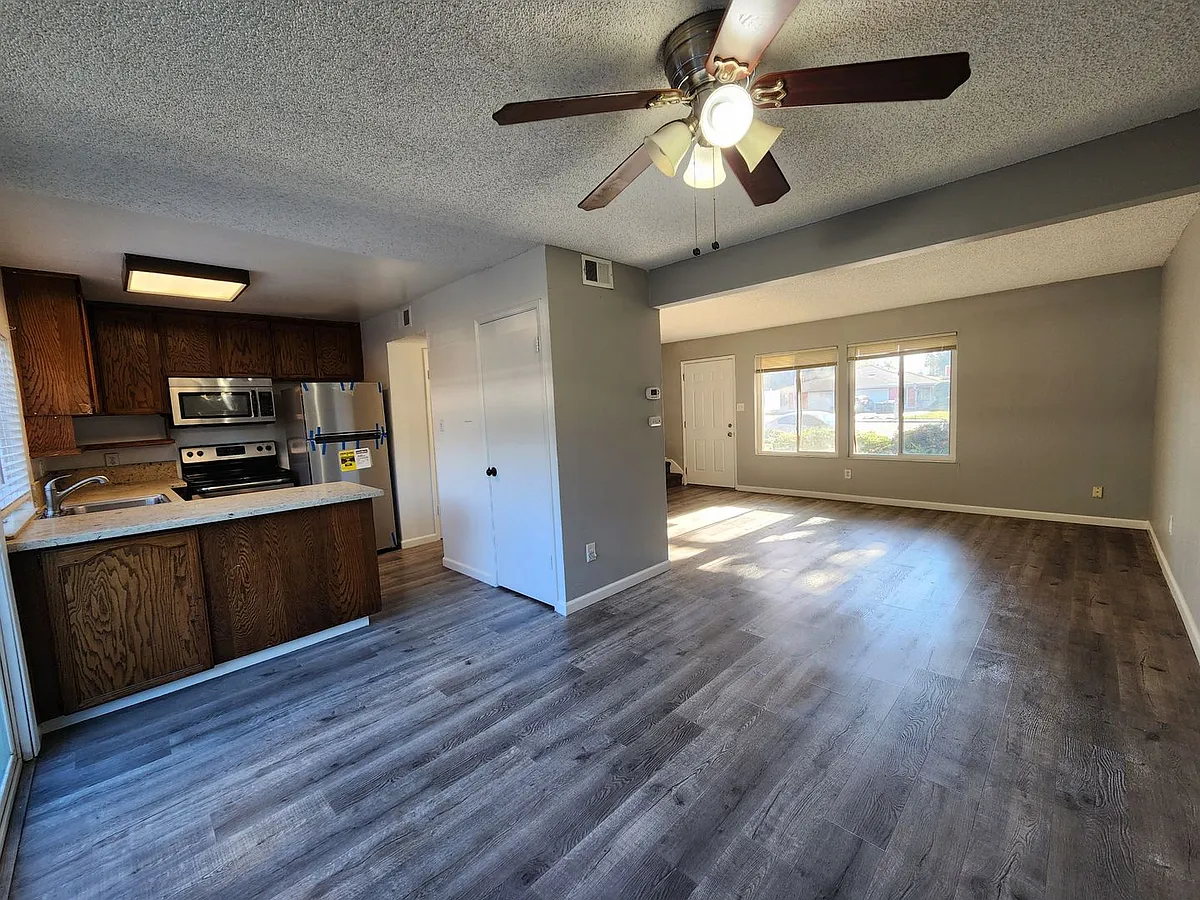 Building Photo - 8613 La Riviera Dr #C