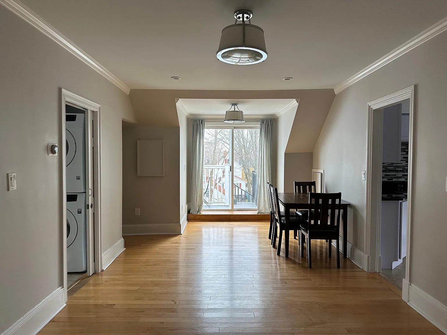 2 bed, 937 sqft, $3,000 — Photo 2
