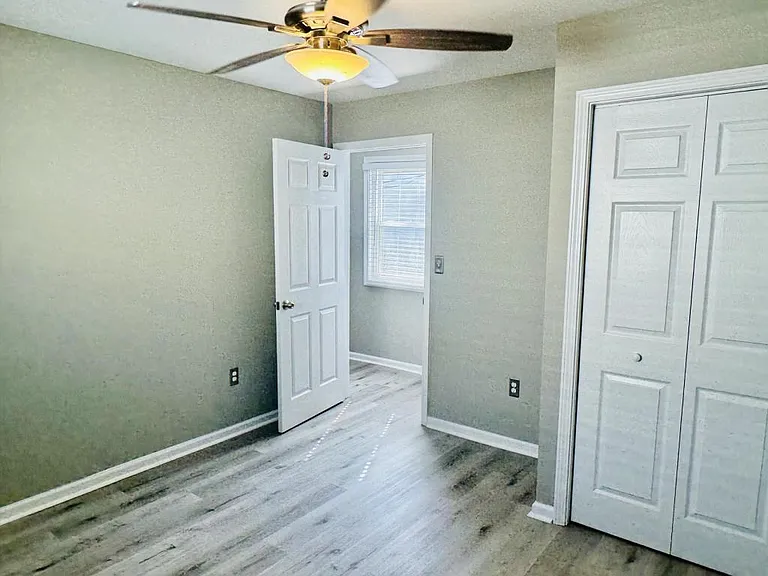 520 Wainwright Ave — Photo 8