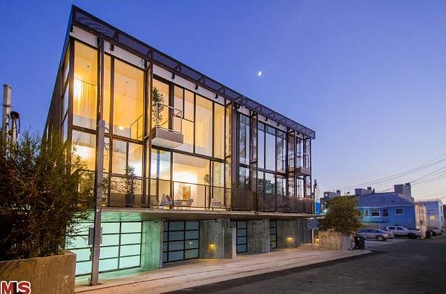 1st image of 44 Park Court ,