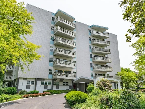 275 N Portage Path APT 8F, Akron, OH 44303