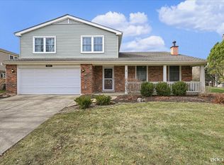 1621 Apache Dr, Naperville, IL 60563