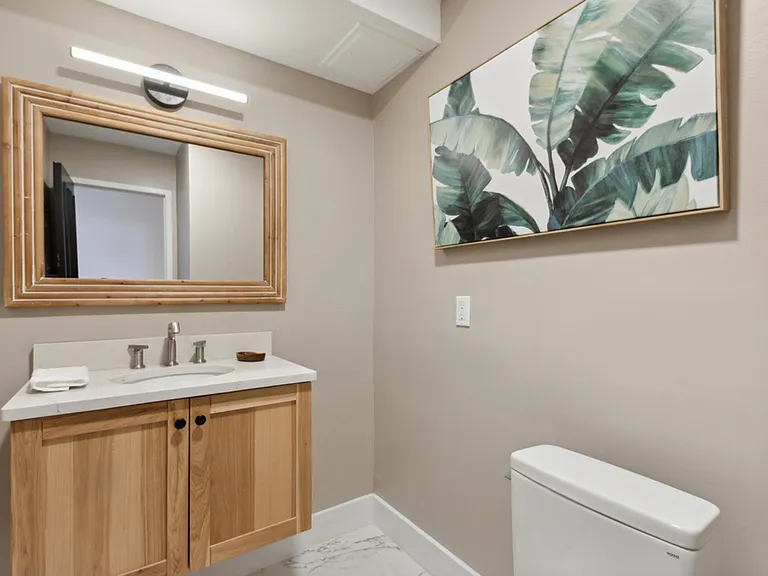 372 W Brown St #3 — Photo 15