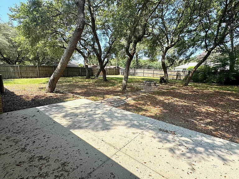 520 Linden Ave — Photo 10