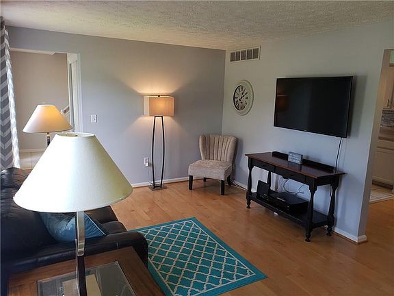 4th image of 674 Brookeville Dr