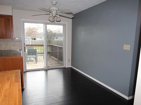 informal dining area in kitchen