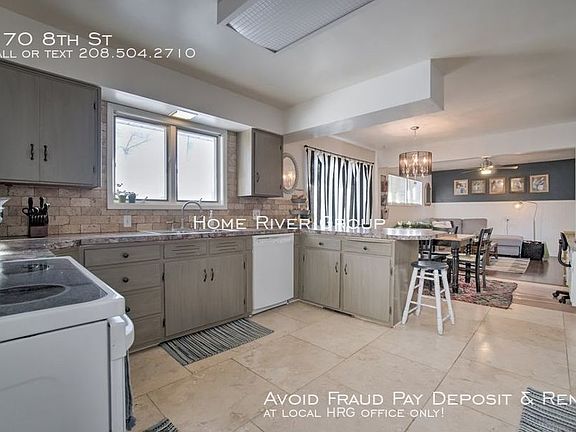 3rd image of 870 8th St