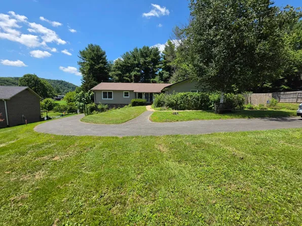823 Birdie Dr, Abingdon, VA 24211