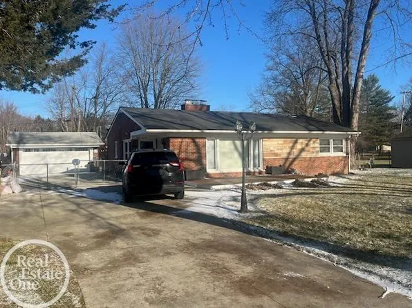 38125 Murdick Dr, New Baltimore, MI 48047