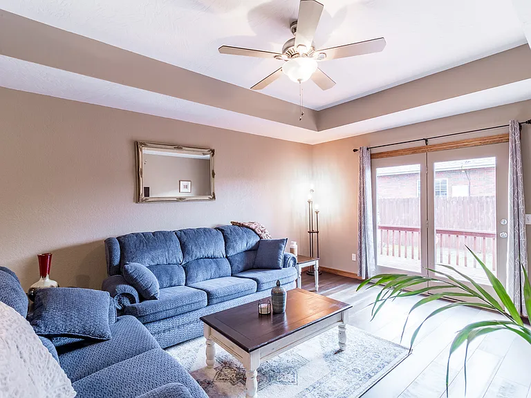 4707 S Kickapoo Ave — Photo 2