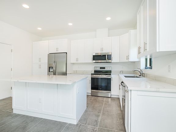 4th image of 1028 NE 33rd St