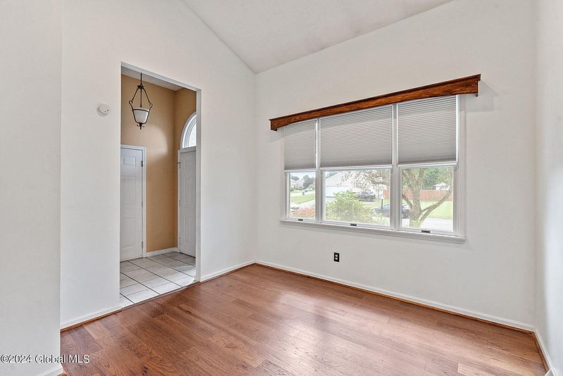 5th image of 651 Minuteman Lane