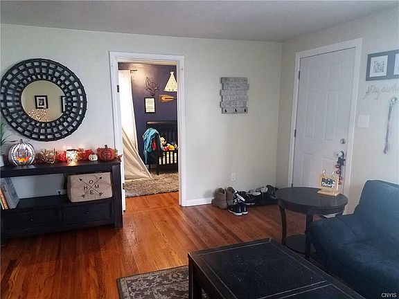 3rd image of 104 Avon Ave
