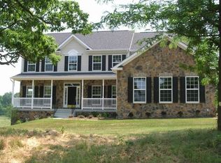 602 Chimney Cir, Middletown, VA 22645