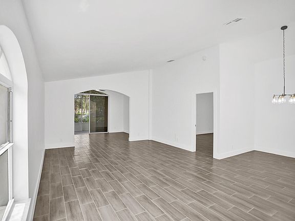 3rd image of 214 Wedgewood Circle