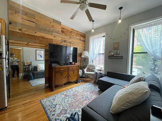 Rented by Arché Nest | media 9