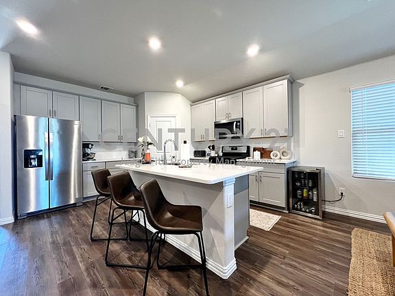 4th image of 3000 Plumbago Dr