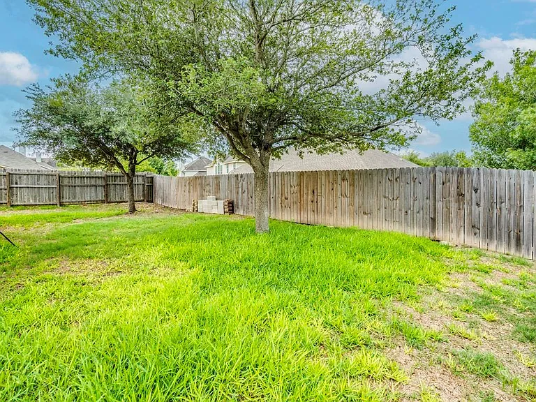 157 Maplewood S — Photo 26
