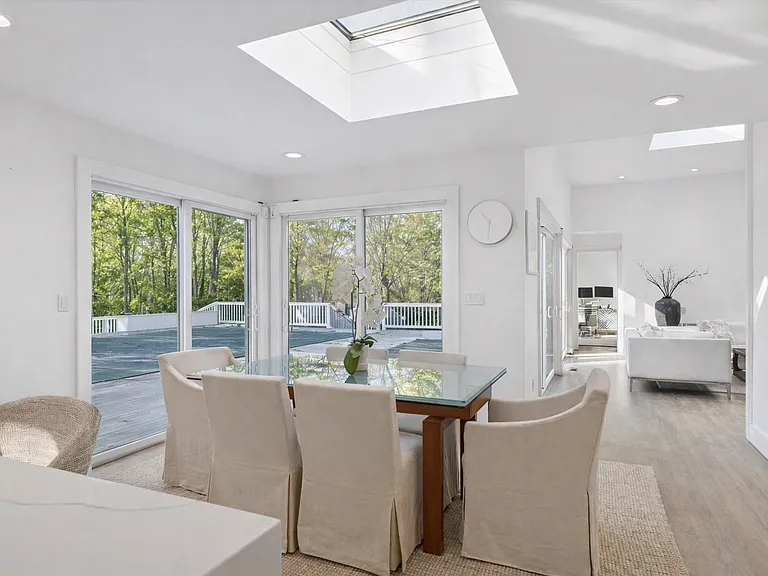 3 Southwood Ln — Photo 8