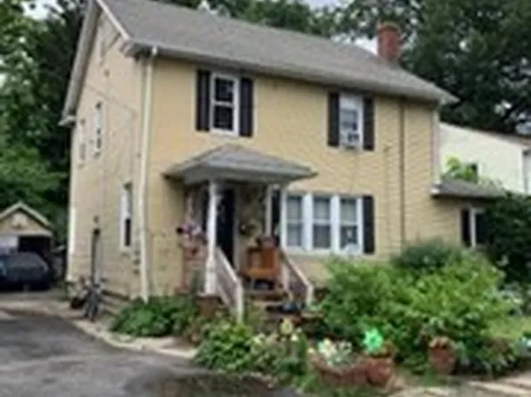132 Carroll St, Springfield, MA 01108