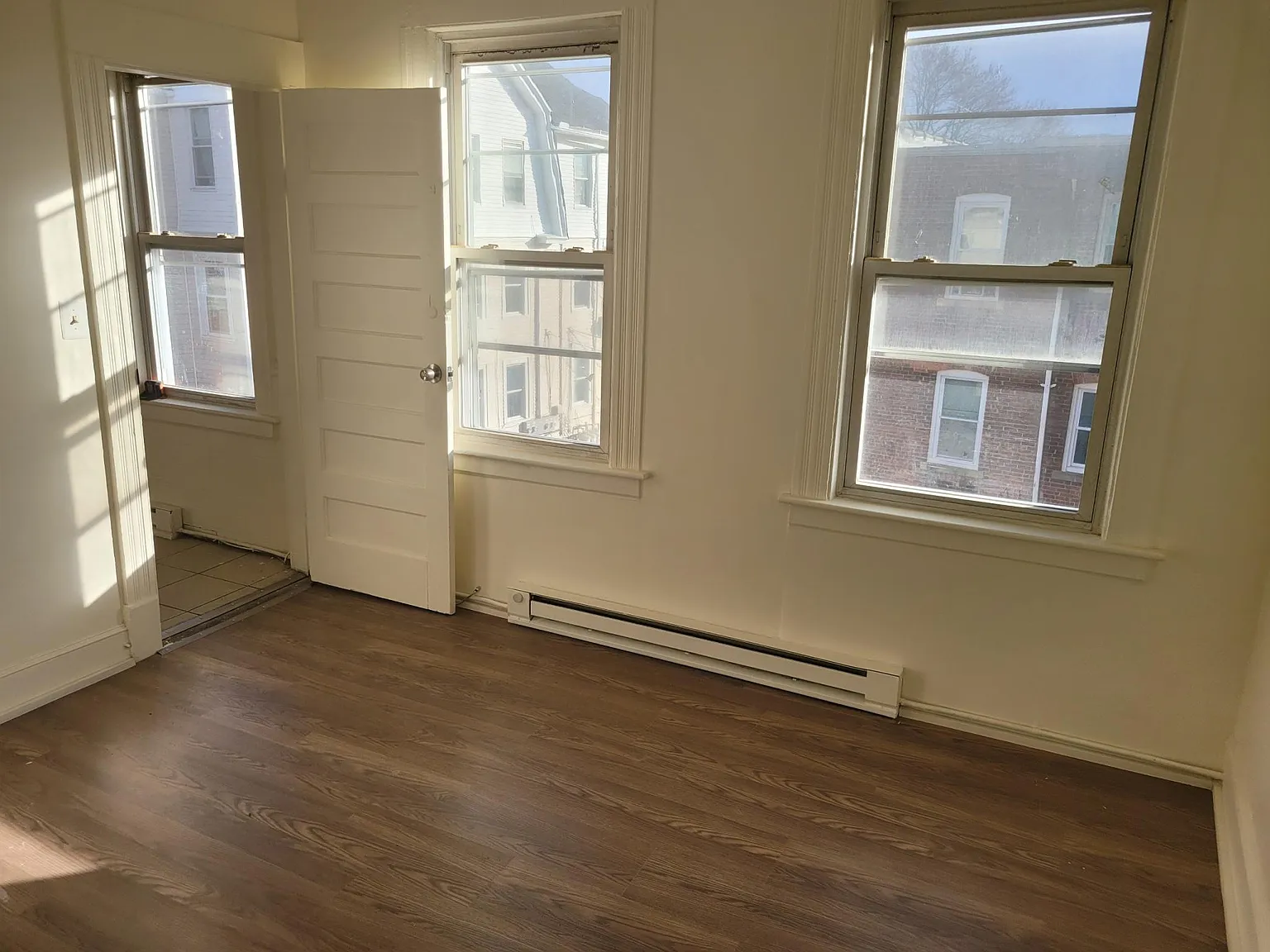 3 bed, 1100 sqft, $1,600 — Photo 2