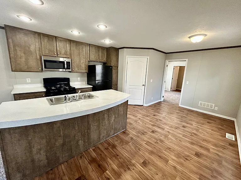 Hickory Knoll — Photo 17