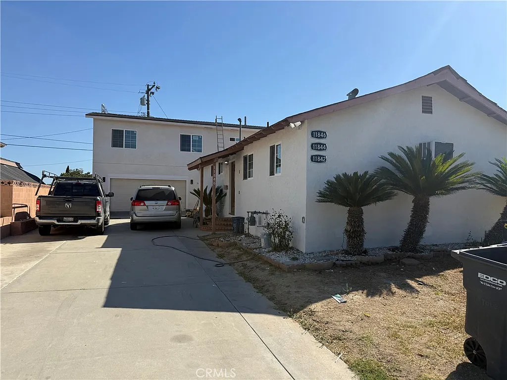 2 bed, 800 sqft, $2,600 — Photo 1