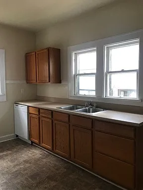 424 E 6th St — Photo 20
