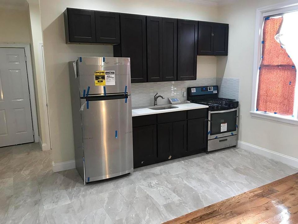 1st image of 48 Laurel Ave #2