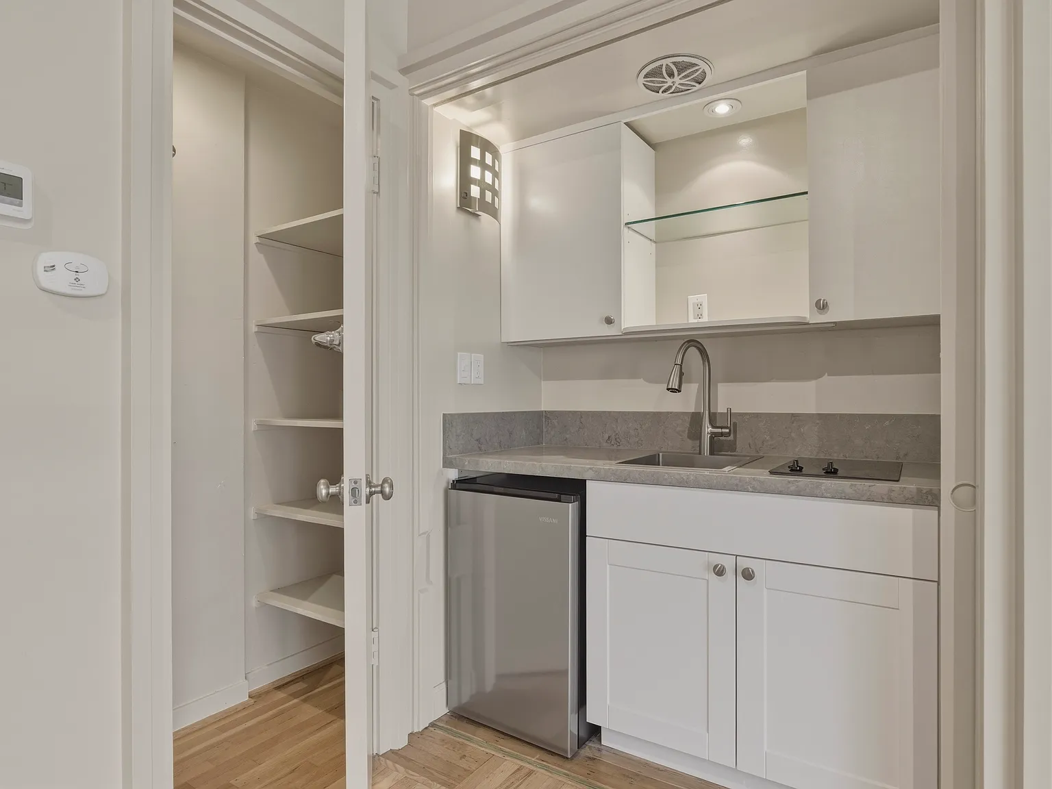 Studio, 300 sqft, $2,700 — Photo 2