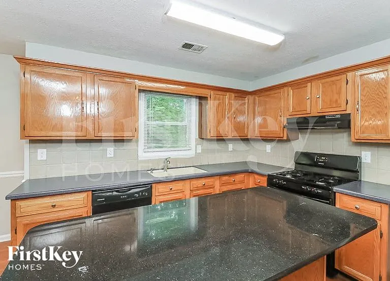 1827 Hickory Creek Ct NW — Photo 6